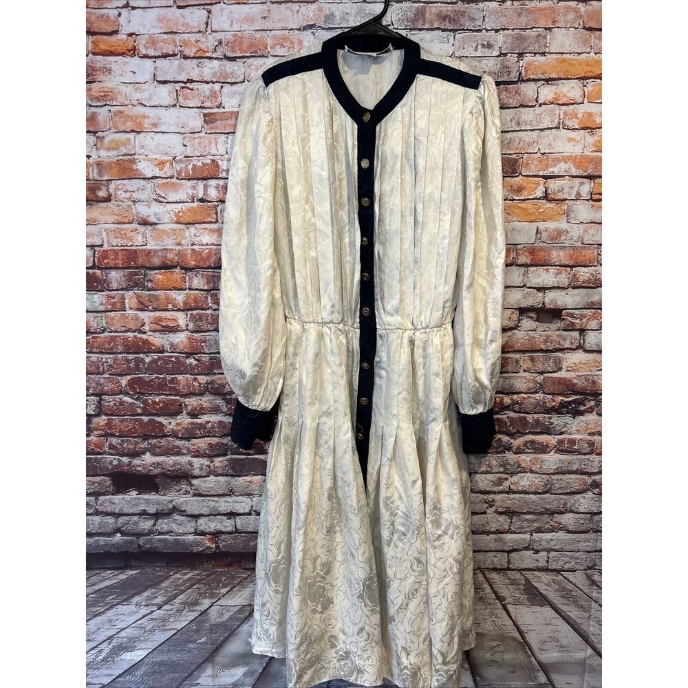 VTG Adele Simpson Cream Button Front Long Sleeve Silk Dress Women's size Medium